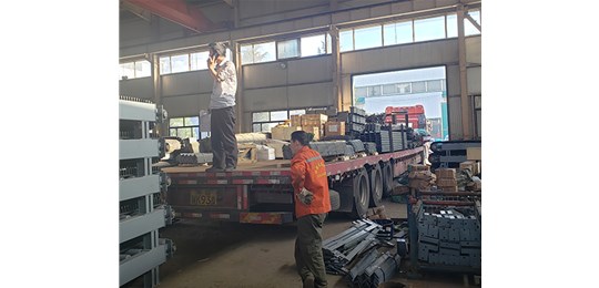 太原皮帶機(jī)配件廠家分享：托輥支架在輸送帶設(shè)備中有什么優(yōu)點(diǎn)？