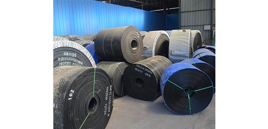 太原輸送帶廠(chǎng)家分享介紹：選購(gòu)皮帶機(jī)托輥，支架時(shí)應(yīng)注意什么？